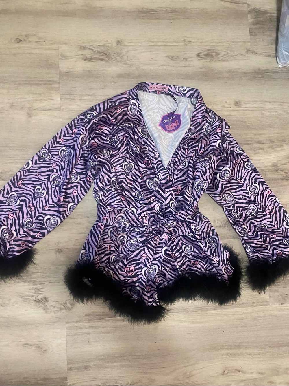Dolls Kill x Bratz Wild At Heart Satin Robe- NWT - Picture 3 of 13